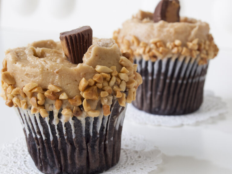 Frozen Chocolate Peanut Butter Yogurt Cups