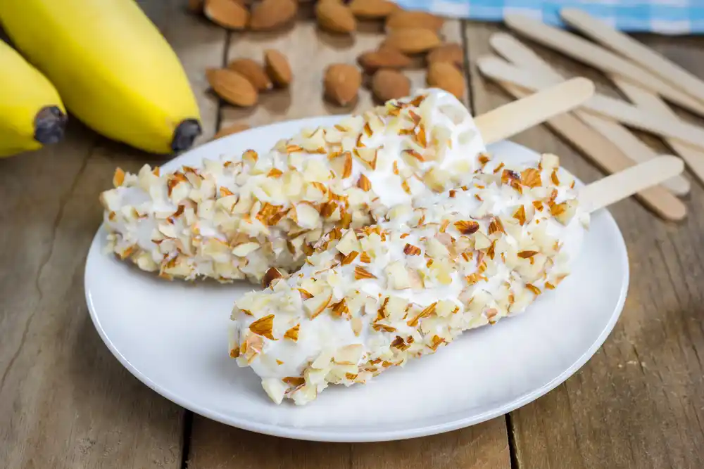 banana greek yogurt popsicles